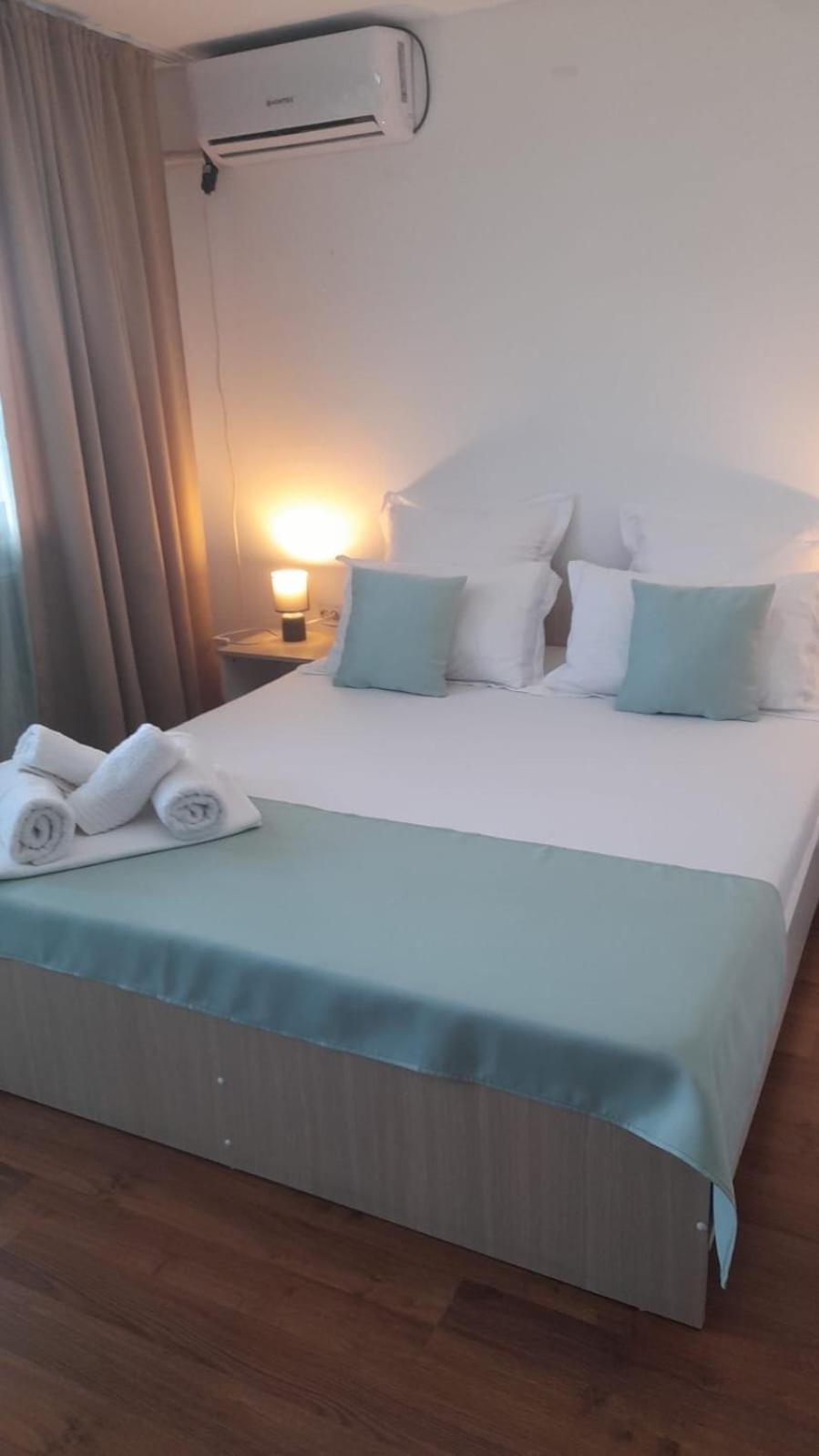 Casa Elena Eselnita Hotel Kültér fotó